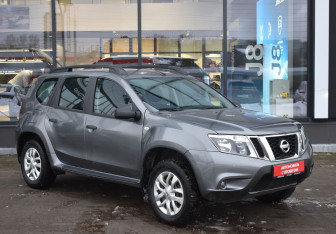 Подержанный автомобиль Nissan Terrano 2016 года (3 фото)