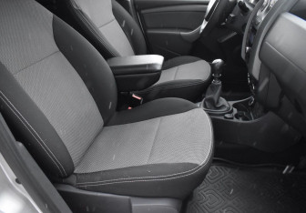 Подержанный автомобиль Renault Duster 2015 года (10 фото)