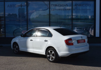 Подержанный автомобиль Skoda Rapid Liftback 2014 года (7 фото)