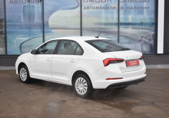 Подержанный автомобиль Skoda Rapid Liftback 2021 года (7 фото)