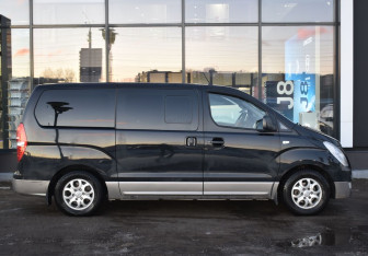 Подержанный автомобиль Hyundai H-1 2015 года (4 фото)