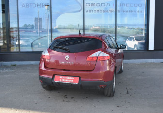 Подержанный автомобиль Renault Megane Hatchback 2011 года (5 фото)