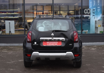 Подержанный автомобиль Renault Duster 2017 года (6 фото)