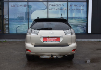 Подержанный автомобиль Lexus RX 2007 года (6 фото)