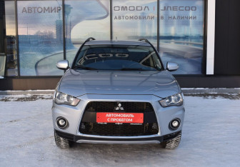 Подержанный автомобиль Mitsubishi Outlander 2011 года (2 фото)