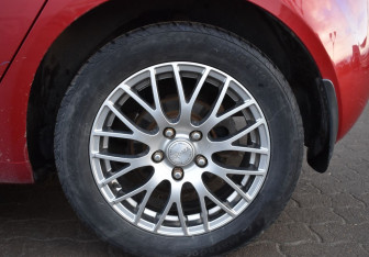 Подержанный автомобиль Kia Venga 2013 года (9 фото)