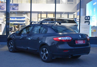 Подержанный автомобиль Renault Fluence 2013 года (7 фото)