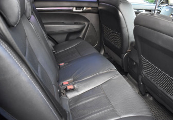 Подержанный автомобиль Kia Sorento 2011 года (11 фото)
