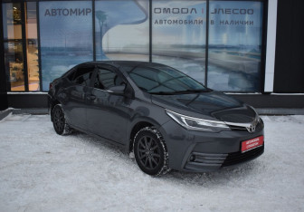 Подержанный автомобиль Toyota Corolla Sedan 2018 года (3 фото)