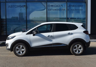 Подержанный автомобиль Renault Kaptur 2017 года (8 фото)