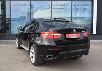 Подержанный автомобиль BMW X6 2011 года (7 фото)