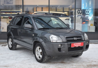 Подержанный автомобиль Hyundai Tucson 2007 года (3 фото)