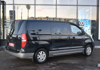 Подержанный автомобиль Hyundai H-1 2015 года (5 фото)
