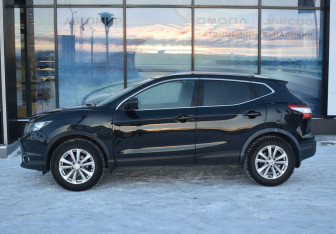 Подержанный автомобиль Nissan Qashqai 2017 года (8 фото)