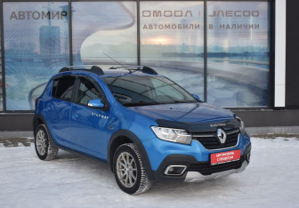 Подержанный автомобиль Renault Sandero 2018 года (3 фото)