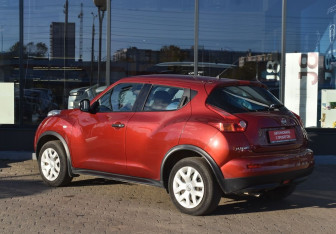 Подержанный автомобиль Nissan Juke 2011 года (7 фото)
