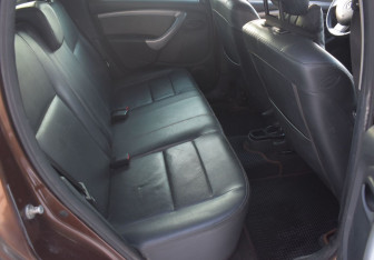 Подержанный автомобиль Renault Duster 2013 года (11 фото)