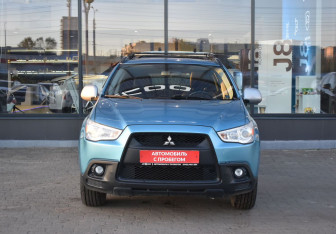 Подержанный автомобиль Mitsubishi ASX 2011 года (2 фото)