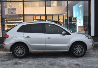 Подержанный автомобиль Renault Koleos 2011 года (4 фото)