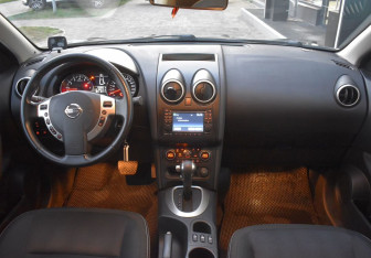 Подержанный автомобиль Nissan Qashqai 2013 года (12 фото)