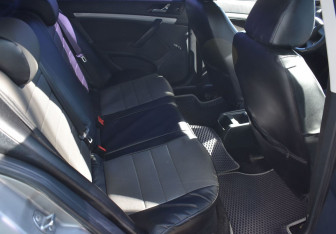 Подержанный автомобиль Skoda Octavia Liftback 2012 года (11 фото)