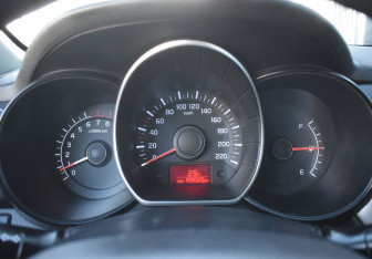 Подержанный автомобиль Kia Rio Sedan 2012 года (13 фото)