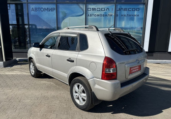 Подержанный автомобиль Hyundai Tucson 2008 года (7 фото)