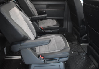 Подержанный автомобиль Volkswagen Multivan 2020 года (11 фото)