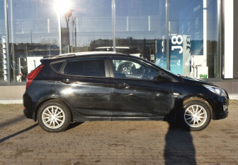 Подержанный автомобиль Hyundai Solaris Hatchback 2015 года (4 фото)