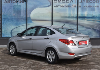 Подержанный автомобиль Hyundai Solaris Sedan 2011 года (7 фото)
