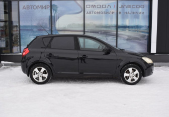 Подержанный автомобиль Kia Ceed Hatchback 2008 года (4 фото)