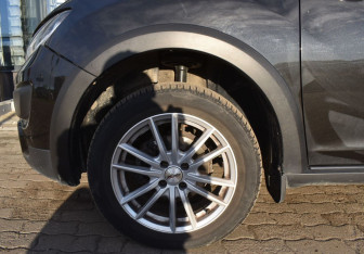 Подержанный автомобиль Renault Sandero 2017 года (9 фото)