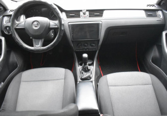 Подержанный автомобиль Skoda Rapid Liftback 2014 года (12 фото)