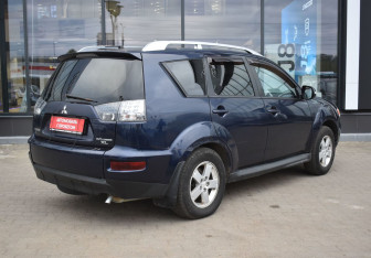 Подержанный автомобиль Mitsubishi Outlander 2010 года (5 фото)