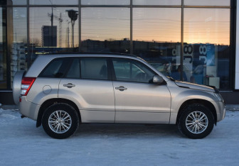 Подержанный автомобиль Suzuki Grand Vitara 2008 года (4 фото)