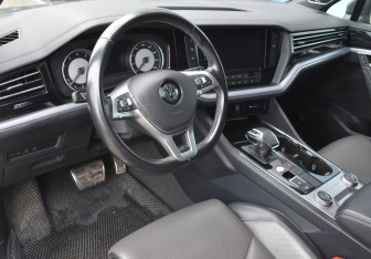 Подержанный автомобиль Volkswagen Touareg 2018 года (13 фото)