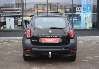 Подержанный автомобиль Renault Duster 2017 года (6 фото)