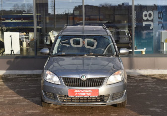 Подержанный автомобиль Skoda Roomster 2011 года (2 фото)
