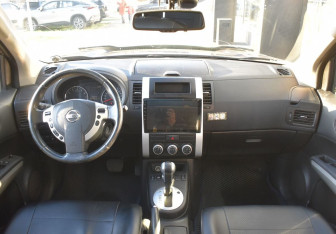 Подержанный автомобиль Nissan X-Trail 2011 года (12 фото)