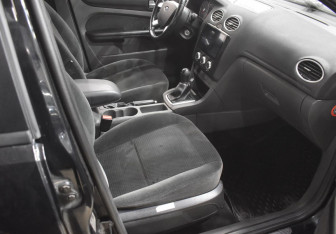 Подержанный автомобиль Ford Focus Wagon 2007 года (10 фото)