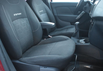 Подержанный автомобиль Renault Sandero 2014 года (10 фото)