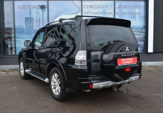 Подержанный автомобиль Mitsubishi Pajero 2013 года (7 фото)