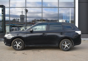 Подержанный автомобиль Mitsubishi Outlander 2012 года (8 фото)