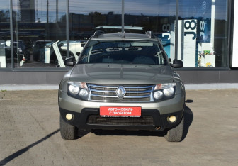 Подержанный автомобиль Renault Duster 2012 года (2 фото)