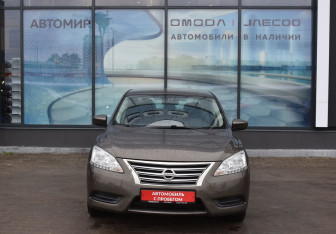 Подержанный автомобиль Nissan Sentra Sedan 2015 года (2 фото)