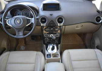 Подержанный автомобиль Renault Koleos 2012 года (12 фото)
