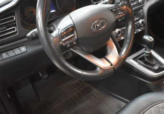 Подержанный автомобиль Hyundai Elantra Sedan 2019 года (14 фото)