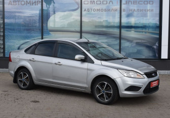 Подержанный автомобиль Ford Focus Sedan 2010 года (3 фото)