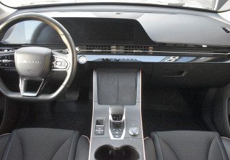 Подержанный автомобиль Omoda C5 2024 года (12 фото)