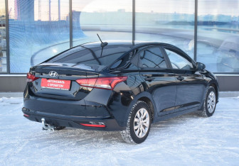 Подержанный автомобиль Hyundai Solaris Sedan 2022 года (5 фото)